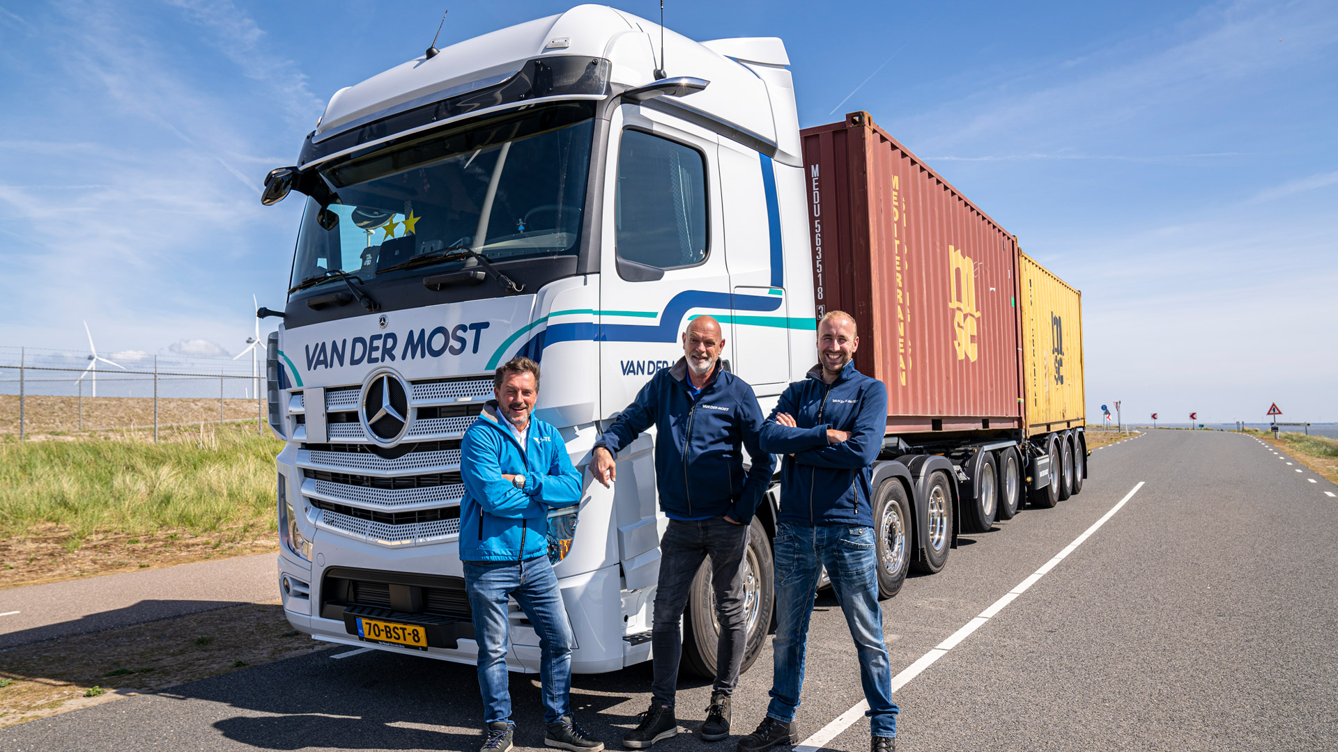 Vrachtwagen met personeel - Van der Most Transport
